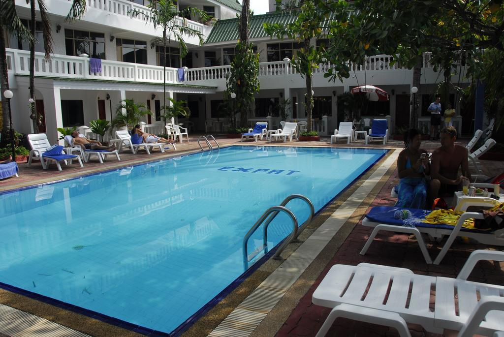 The Expat Hotel Patong Екстериор снимка