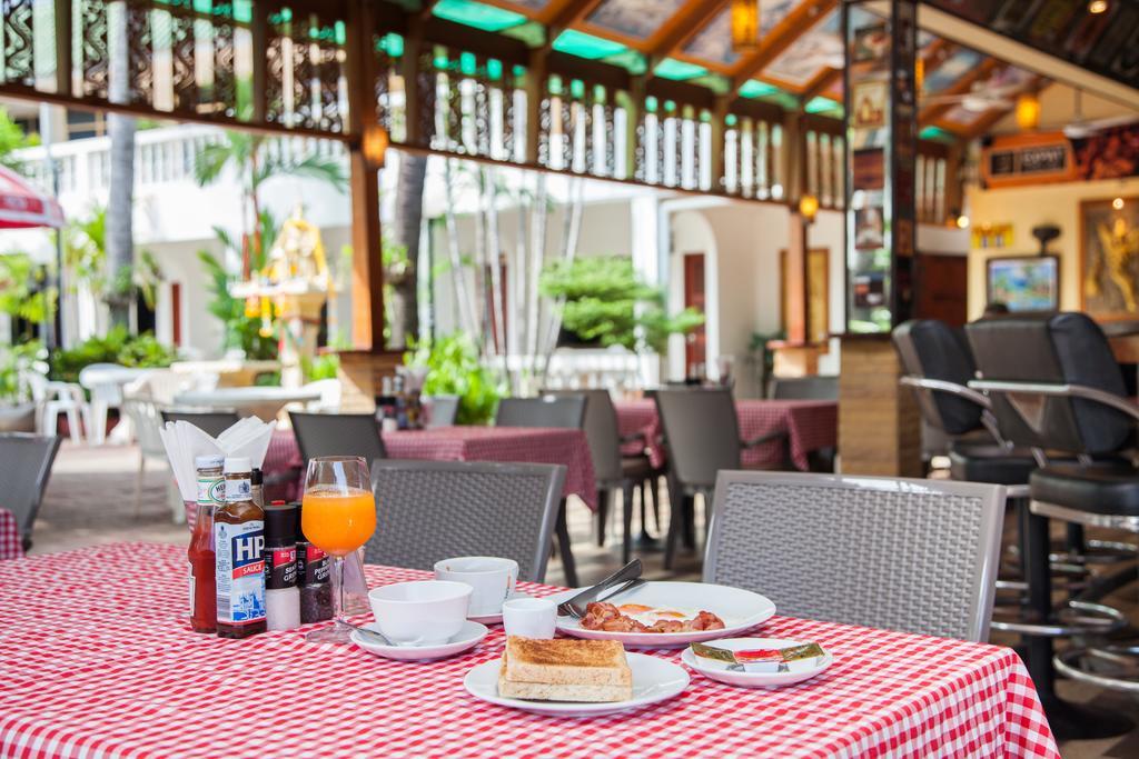 The Expat Hotel Patong Екстериор снимка