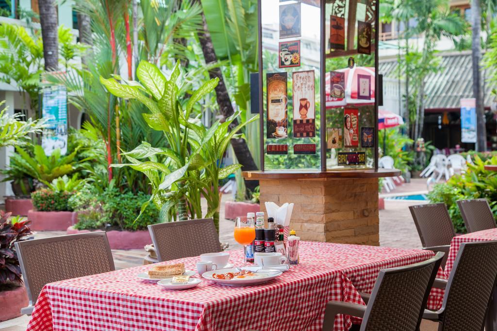 The Expat Hotel Patong Екстериор снимка