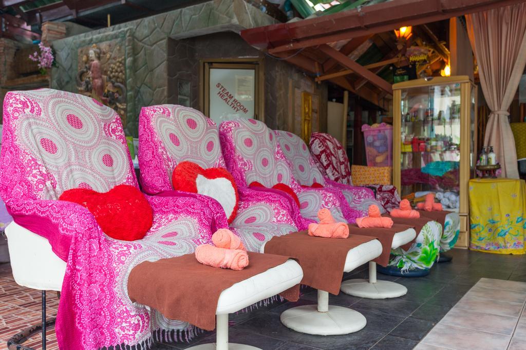 The Expat Hotel Patong Екстериор снимка