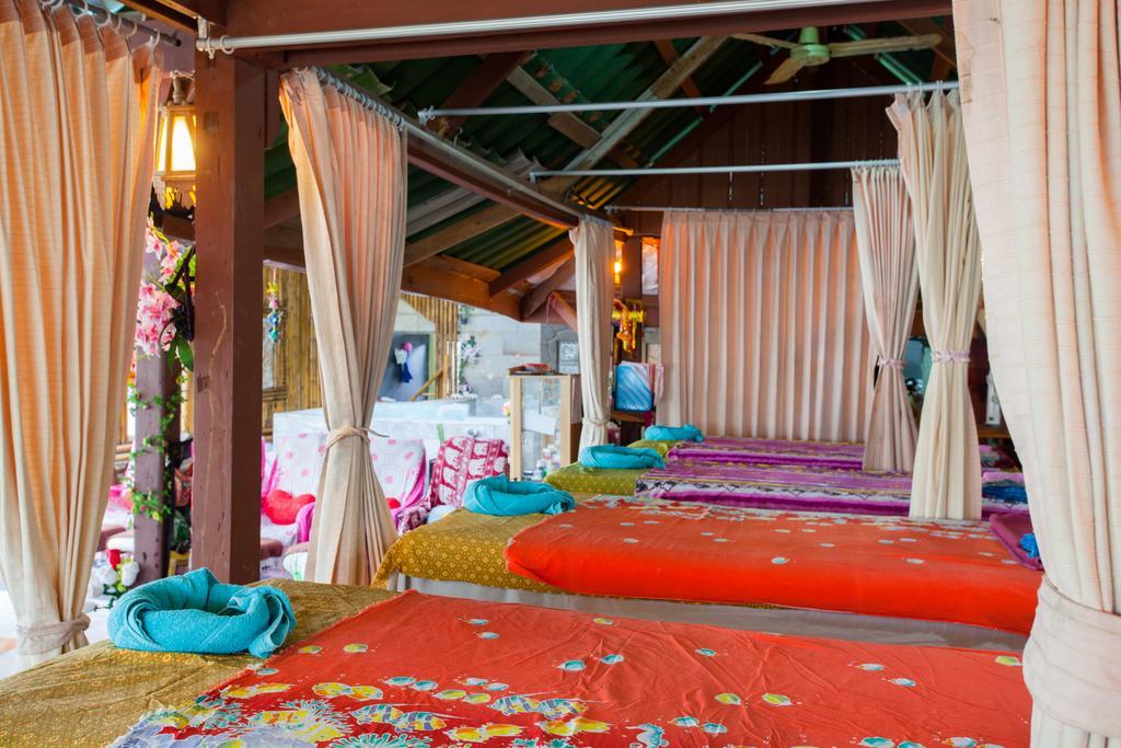 The Expat Hotel Patong Екстериор снимка