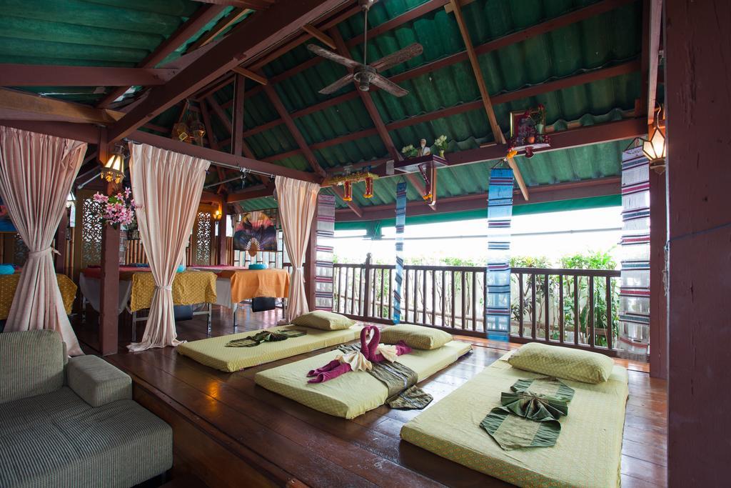 The Expat Hotel Patong Екстериор снимка