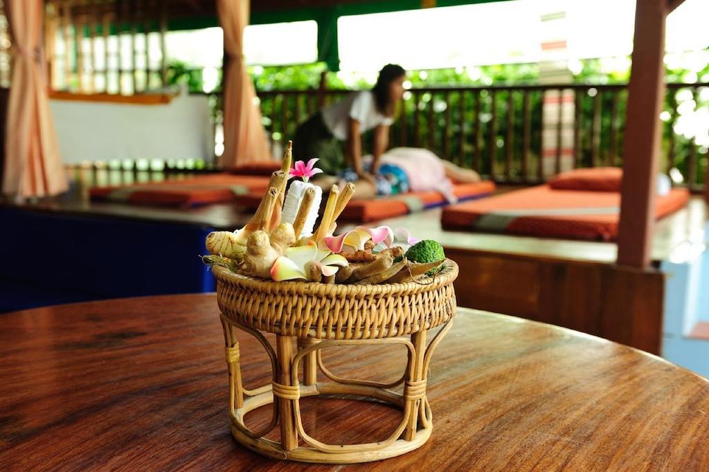 The Expat Hotel Patong Екстериор снимка