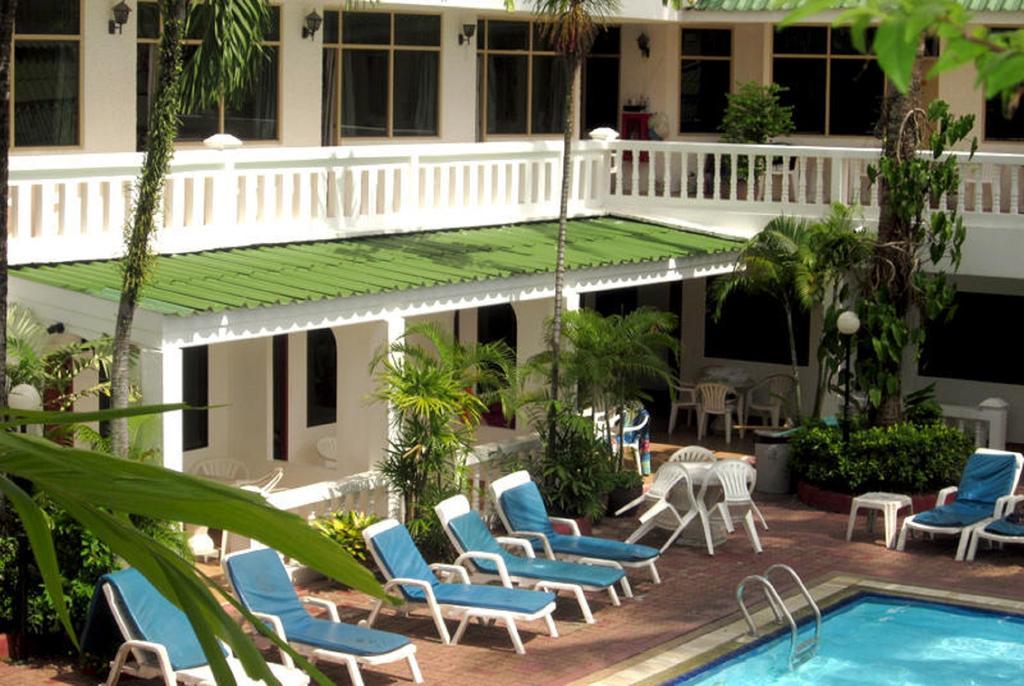 The Expat Hotel Patong Екстериор снимка