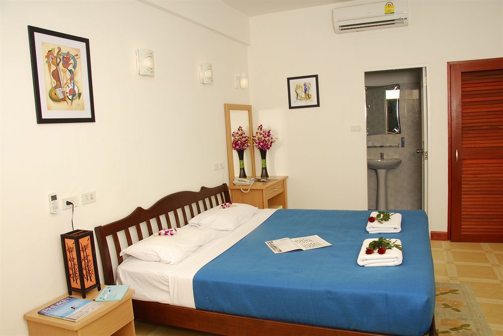 The Expat Hotel Patong Екстериор снимка