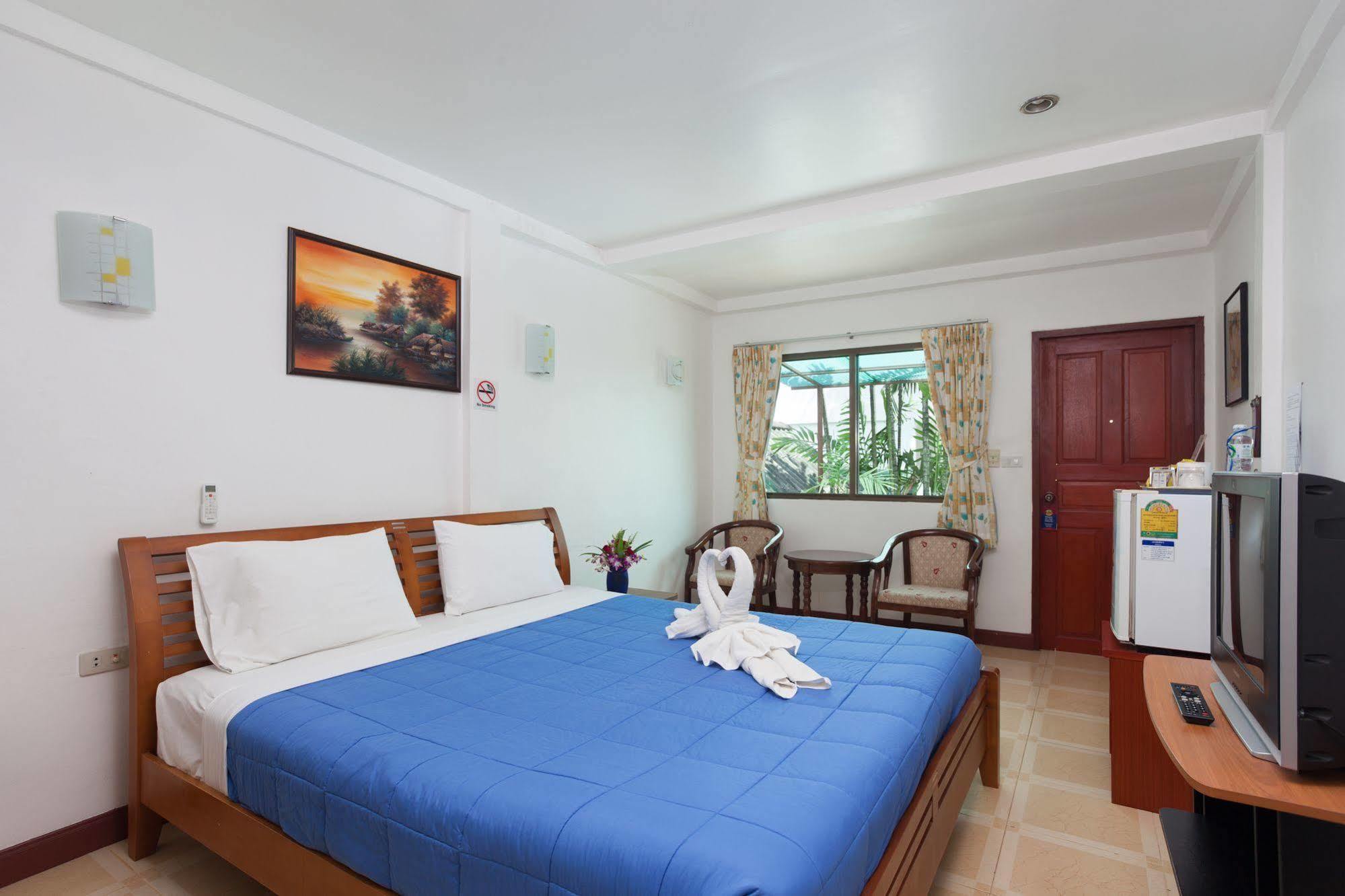 The Expat Hotel Patong Екстериор снимка